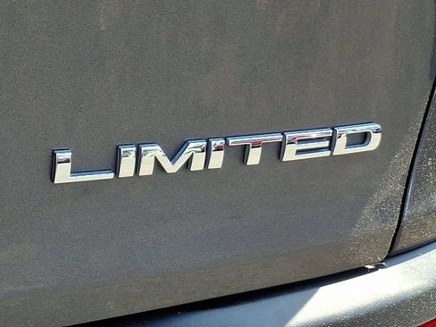 Used 2018 Jeep Cherokee Limited AWD/4WD image 30