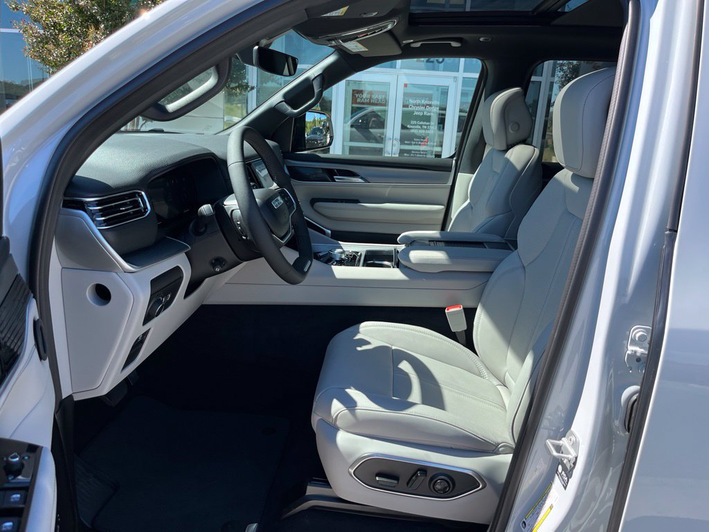 New 2027 Jeep Grand Wagoneer Limited AWD/4WD image 3