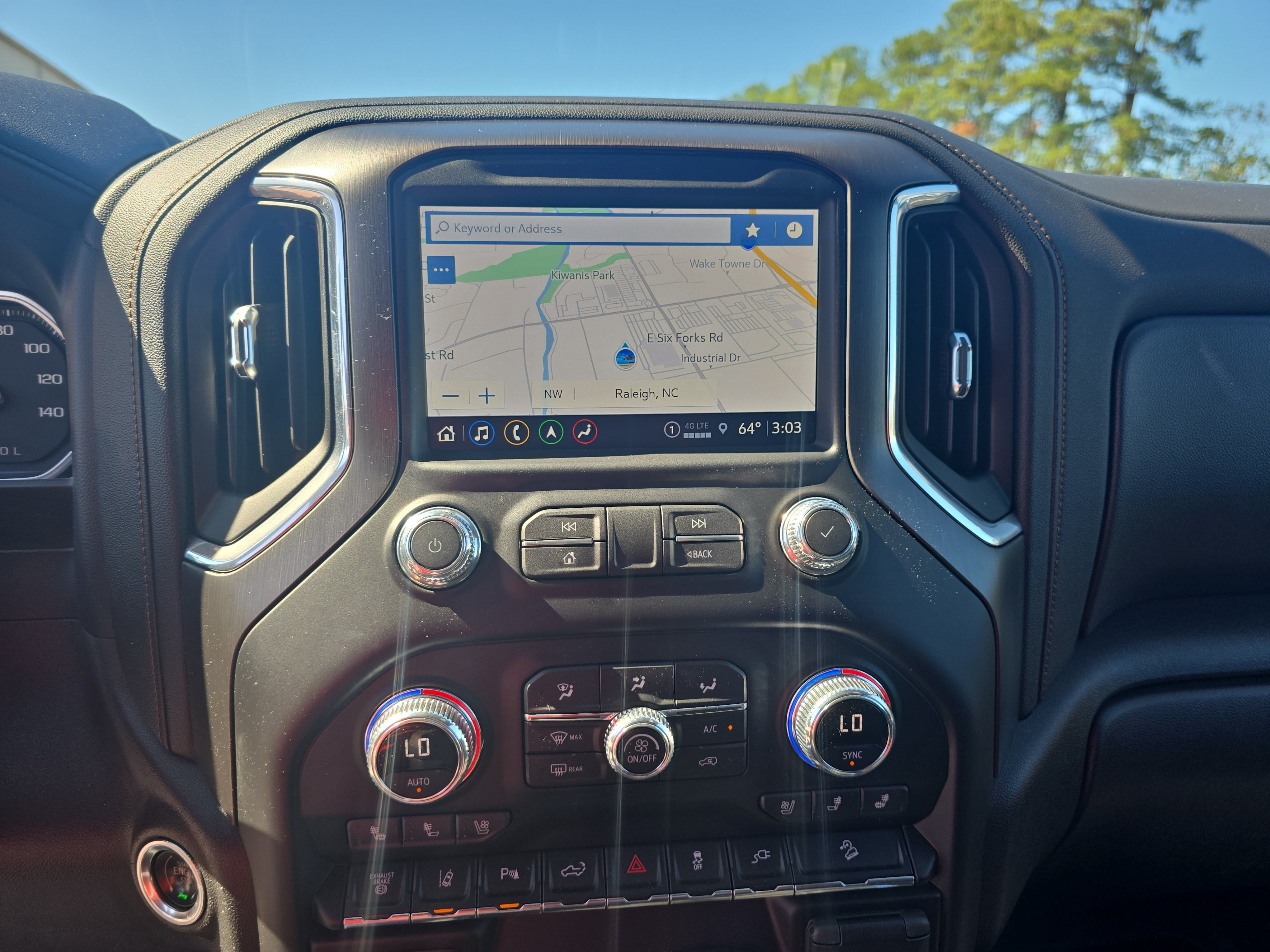 Used 2021 GMC Sierra 2500 AT4 w/ AT4 Preferred Package AWD/4WD image 24