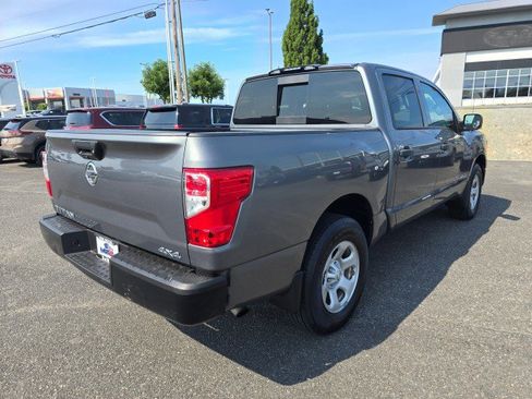 Used 2019 Nissan Titan S image 4
