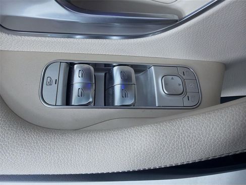 Used 2025 Mercedes-Benz GLE 350 4MATIC image 9