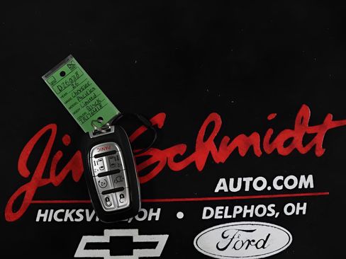 Used 2026 Chrysler Pacifica Limited image 36