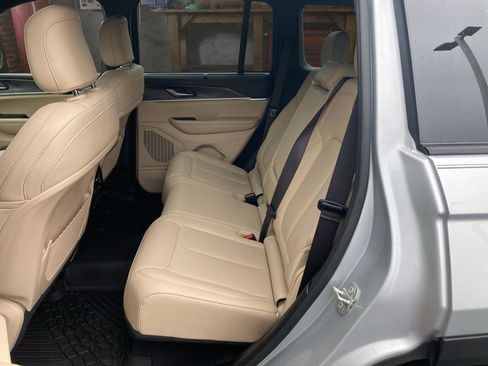 Used 2023 Jeep Grand Cherokee Limited w/ Luxury Tech Group II AWD/4WD image 11