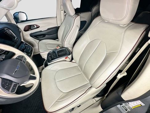 Used 2017 Chrysler Pacifica Limited w/ Advanced Safetytec Group image 22