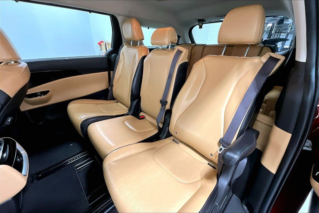Used 2022 Kia Carnival EX FWD image 31