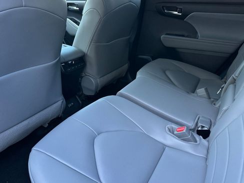 New 2026 Toyota Highlander XLE image 13