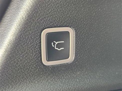 New 2026 Chrysler Pacifica Limited w/ Uconnect Theater Family Group image 35