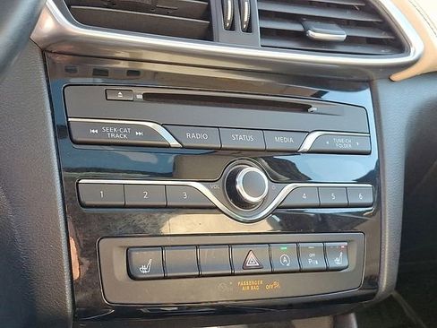 Used 2018 INFINITI QX30 Premium w/ Navigation Package image 19