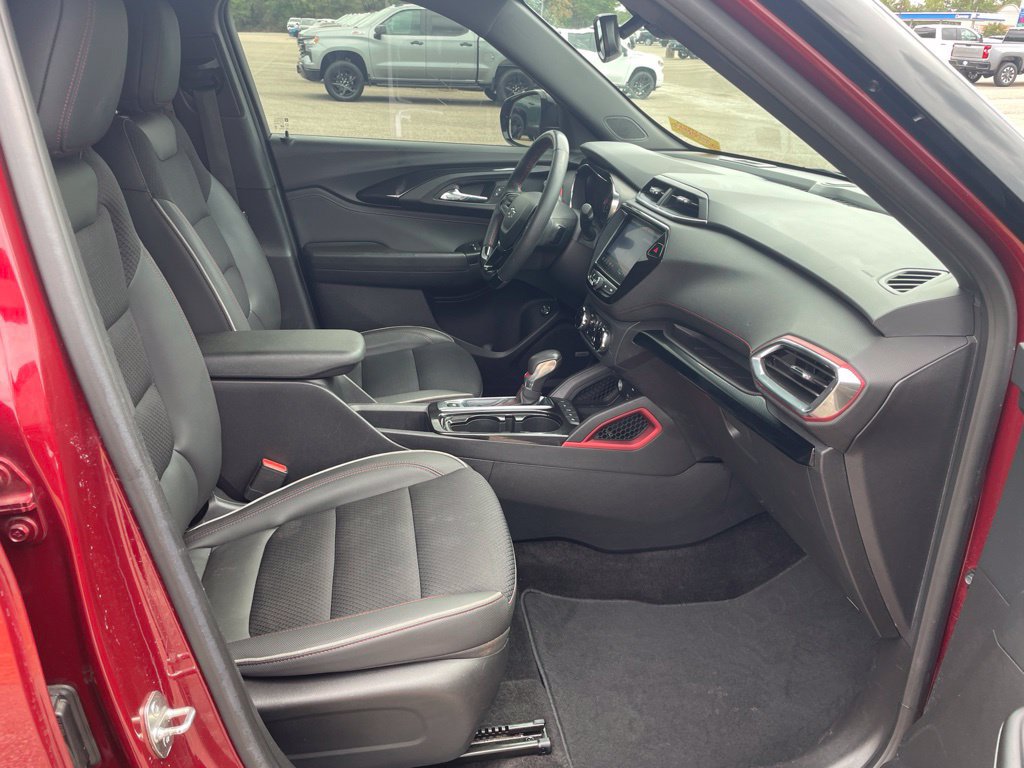 Used 2023 Chevrolet TrailBlazer RS w/ Sun and Liftgate Package FWD image 36