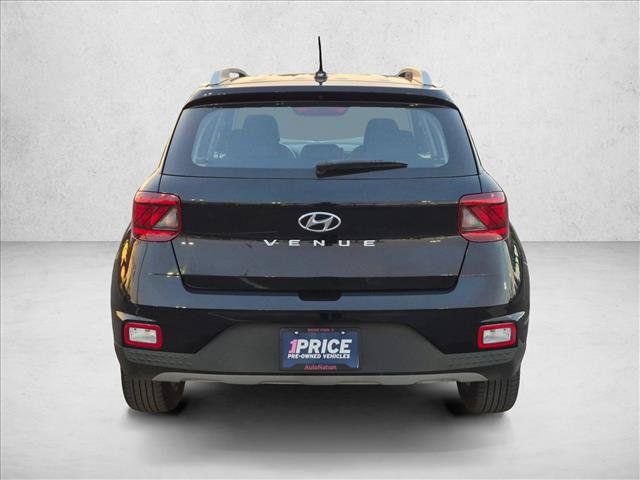 Used 2025 Hyundai Venue SEL FWD image 7
