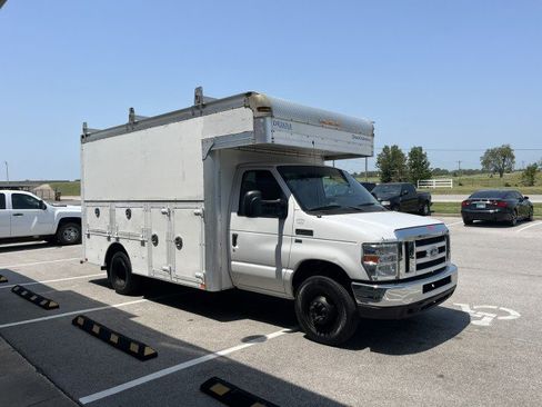 Used 2016 Ford E-350 and Econoline 350 Super Duty w/ Power Windows & Locks Group image 3