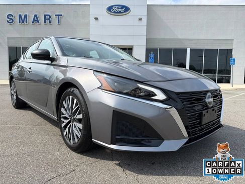 Used 2025 Nissan Altima 2.5 SV FWD image 1