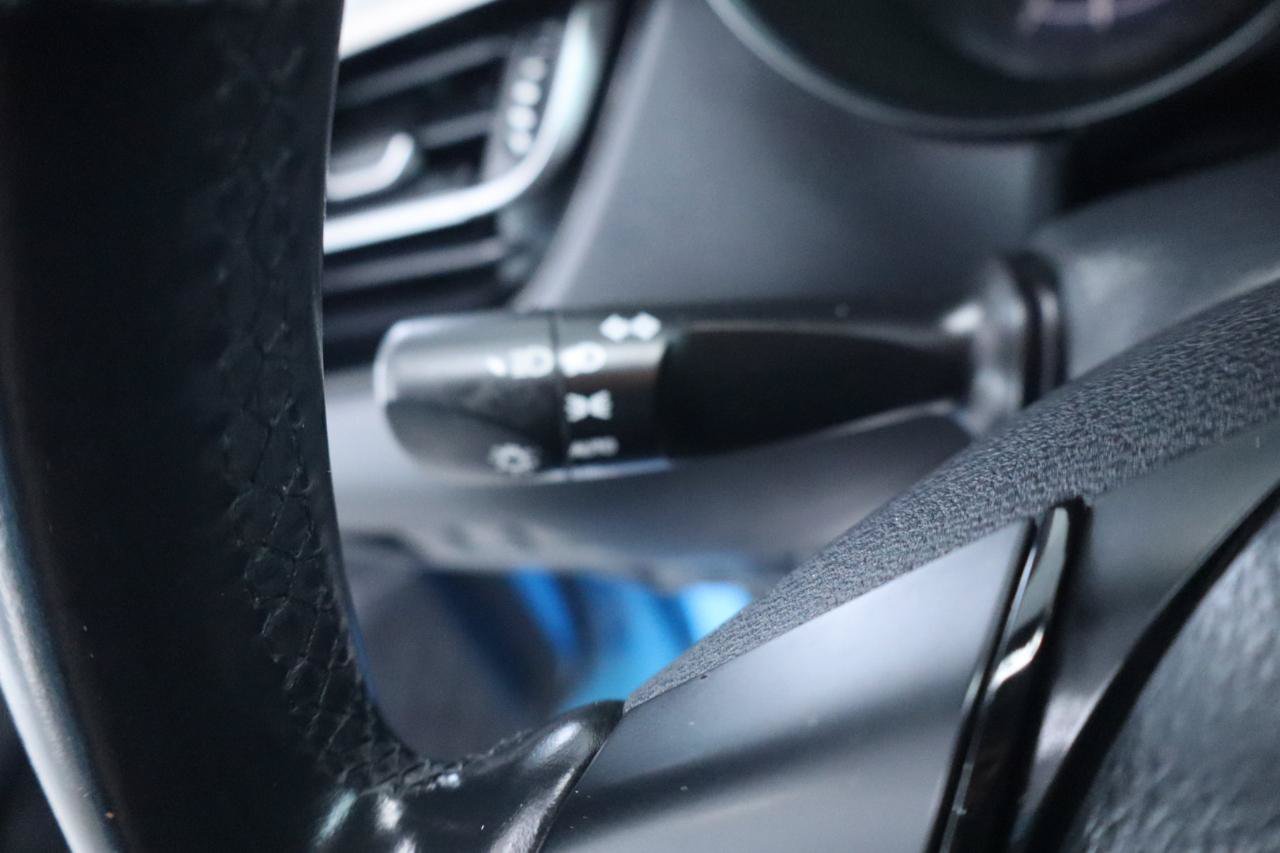 Used 2019 Toyota C-HR XLE FWD image 22