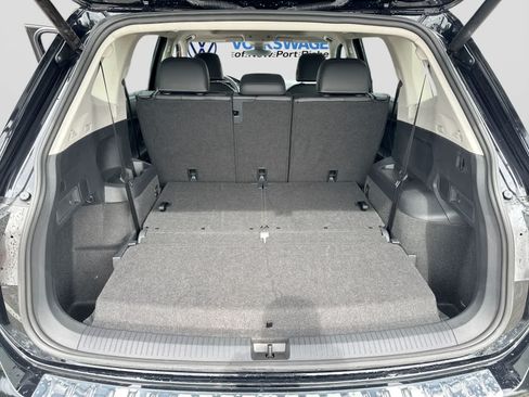 Used 2024 Volkswagen Tiguan SE w/ Panoramic Sunroof Package FWD image 41