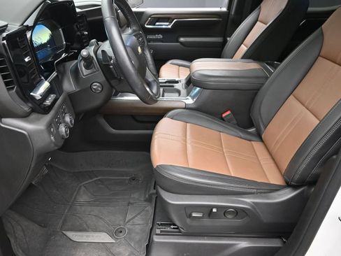 Used 2024 Chevrolet Silverado 1500 High Country w/ High Country Premium Package AWD/4WD image 15