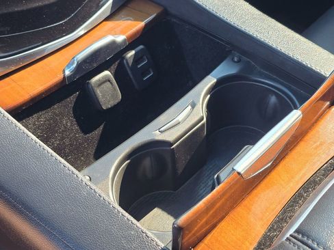 Used 2017 Cadillac Escalade Luxury image 38