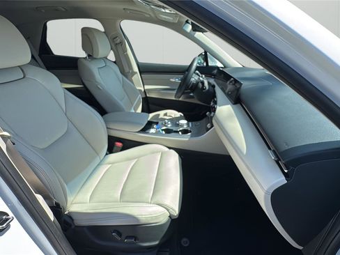 Used 2026 Genesis GV70 2.5T Select image 14