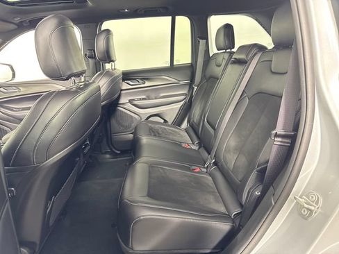Used 2023 Jeep Grand Cherokee Altitude AWD/4WD image 32