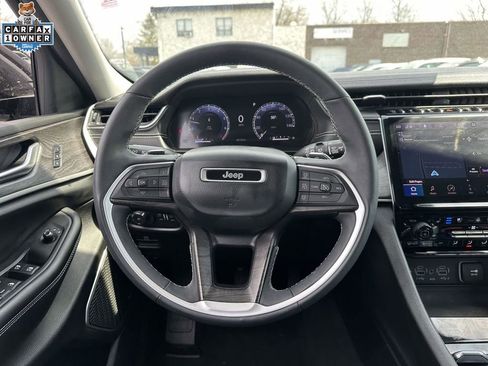 Used 2023 Jeep Grand Cherokee L Limited w/ Luxury Tech Group II AWD/4WD image 13