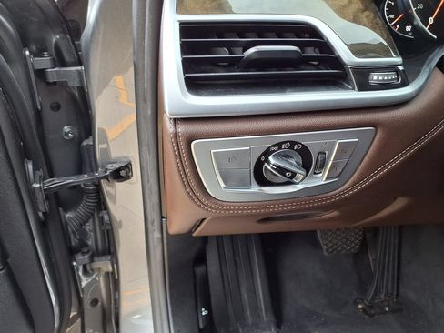 Used 2018 BMW 740i RWD image 24