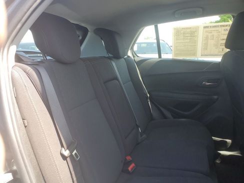 Used 2020 Chevrolet Trax LS FWD image 45