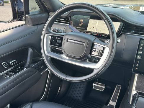 Used 2025 Land Rover Range Rover SE image 18