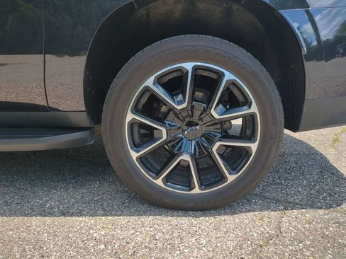 Used 2022 Chevrolet Suburban RST w/ Luxury Package AWD/4WD image 21