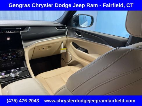 Certified 2024 Jeep Grand Cherokee L Limited AWD/4WD image 31
