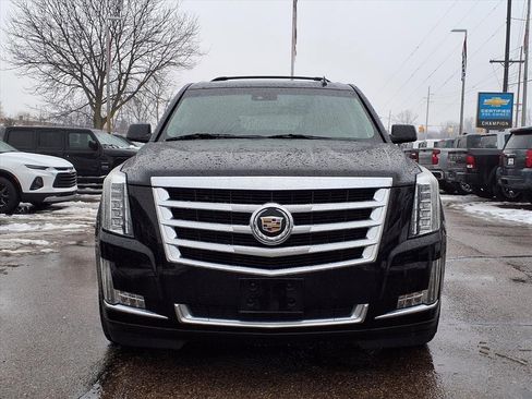 Used 2015 Cadillac Escalade Luxury image 2