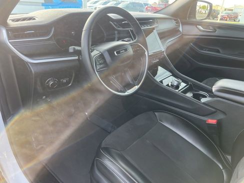 Used 2024 Jeep Grand Cherokee Altitude RWD image 23