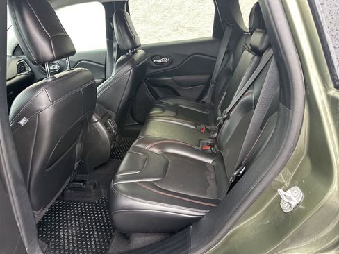 Used 2021 Jeep Cherokee Trailhawk image 9