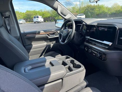 Used 2024 Chevrolet Silverado 1500 LT AWD/4WD image 9