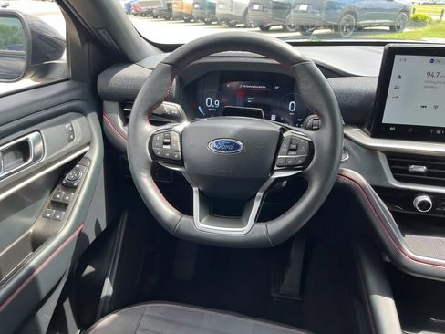 Used 2025 Ford Explorer ST-Line AWD/4WD image 17
