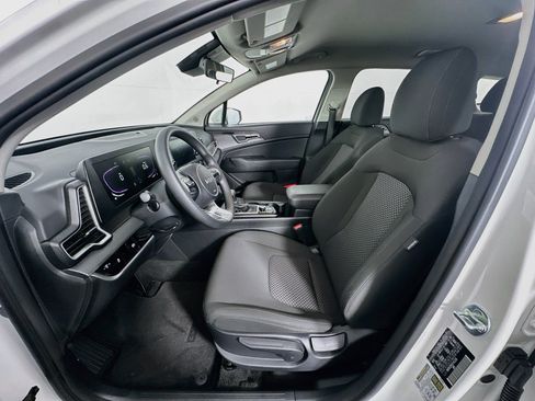 Used 2025 Kia Sportage LX FWD image 13
