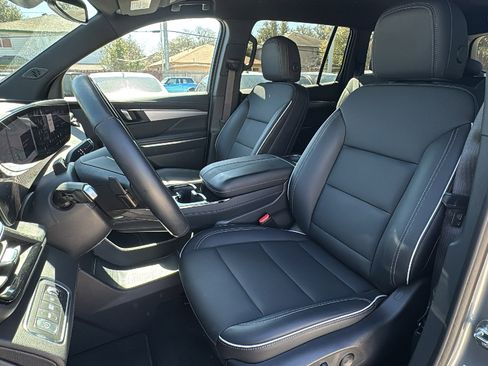 Used 2025 Buick Enclave Preferred w/ Super Cruise Package image 13