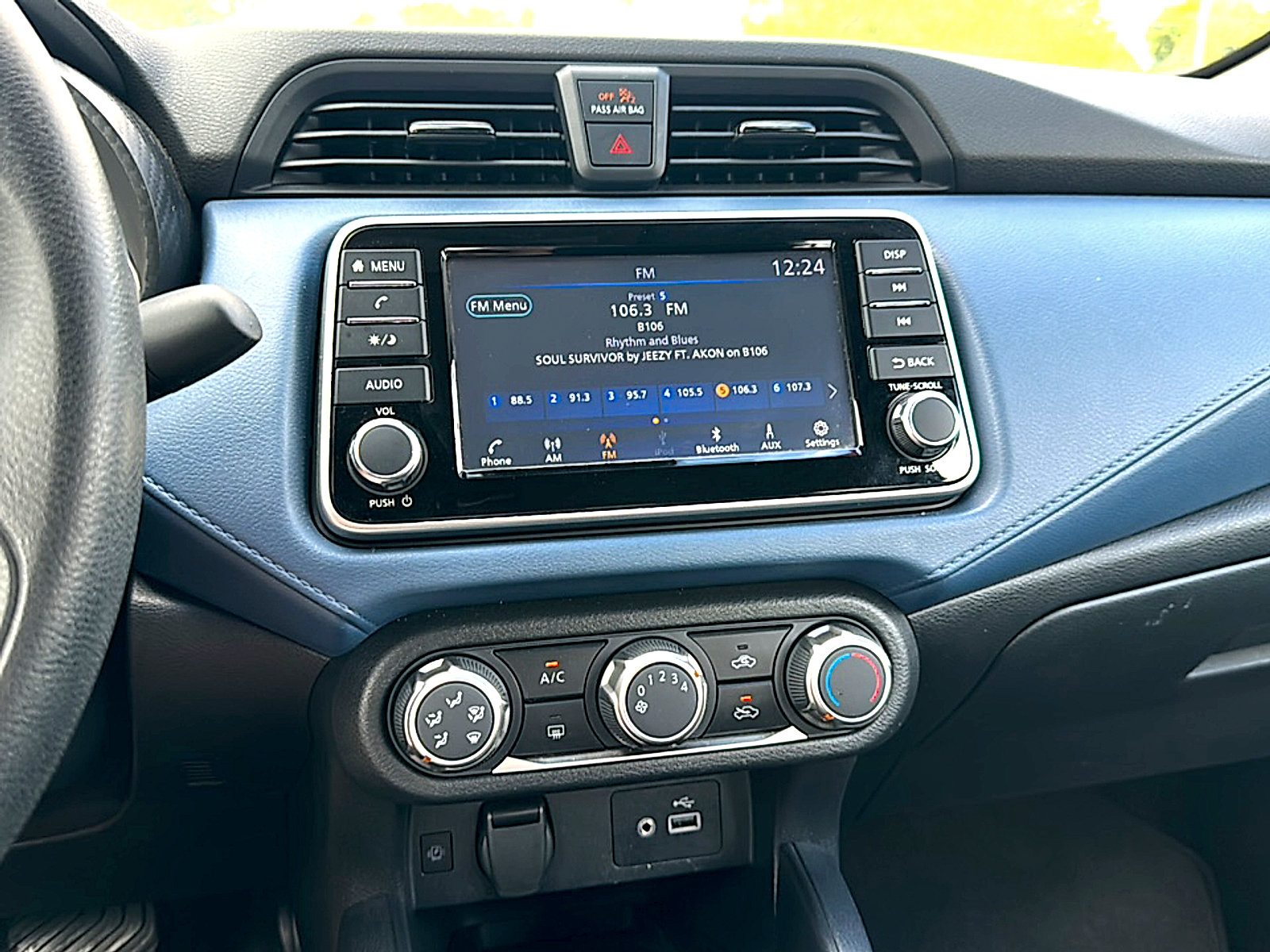 Used 2025 Nissan Versa SV FWD image 30