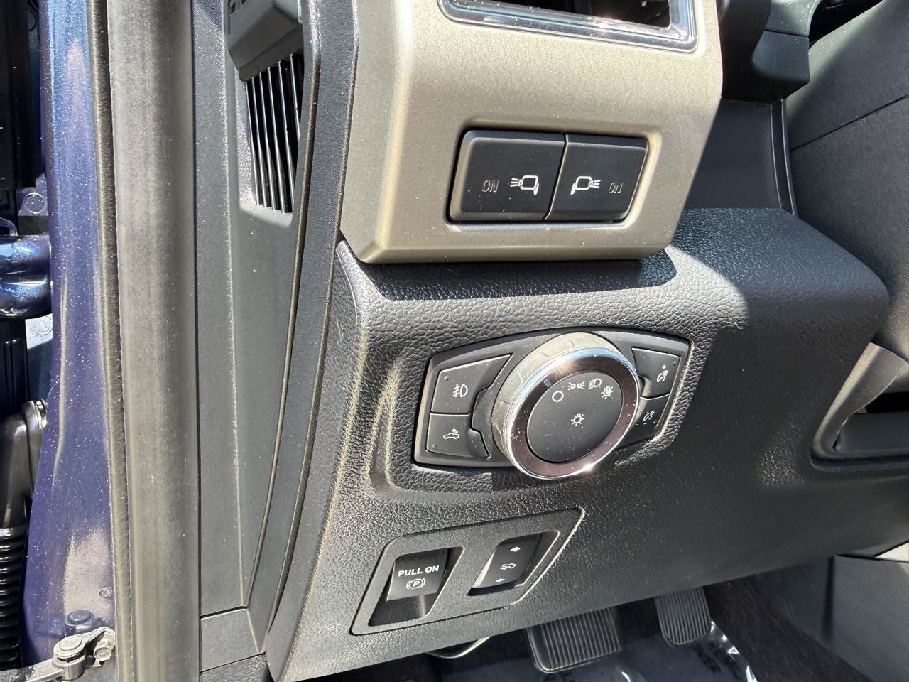 Used 2020 Ford F150 Lariat w/ Equipment Group 502A Luxury AWD/4WD image 14