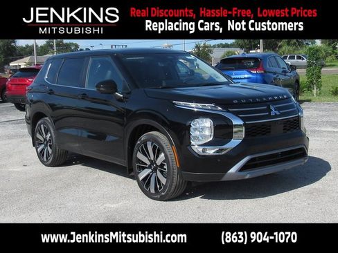 New 2025 Mitsubishi Outlander SE image 1