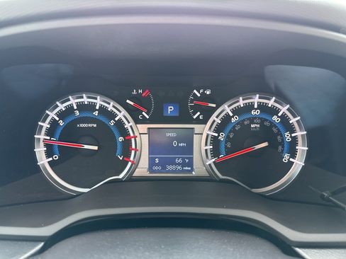 Used 2018 Toyota 4Runner SR5 Premium image 10