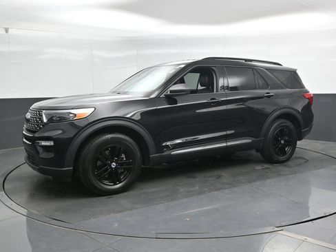 Used 2023 Ford Explorer XLT w/ Equipment Group 202A AWD/4WD image 7