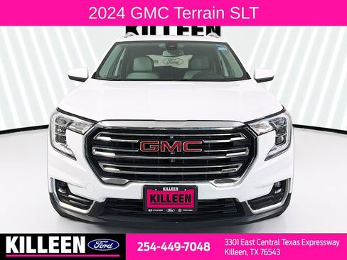 Used 2024 GMC Terrain SLT image 2