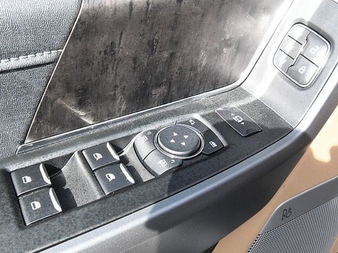 Used 2025 Ford F450 Lariat AWD/4WD image 12