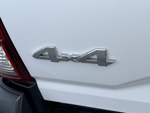 Used 2022 Toyota Tacoma SR AWD/4WD image 9