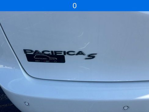 Used 2025 Chrysler Pacifica Limited FWD image 35