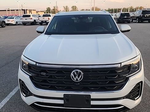 Used 2025 Volkswagen Atlas Cross Sport SEL Premium R-Line image 2