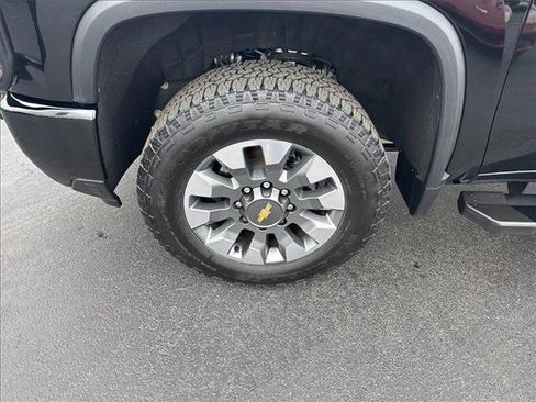 Used 2025 Chevrolet Silverado 2500 Custom w/ Custom Value Package image 14