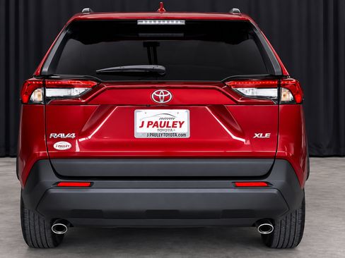 Used 2025 Toyota RAV4 XLE FWD image 6