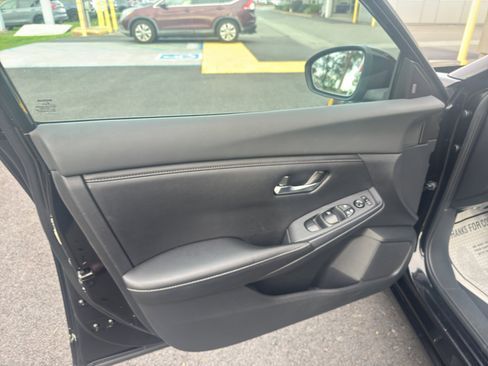 Used 2022 Nissan Sentra SV image 6