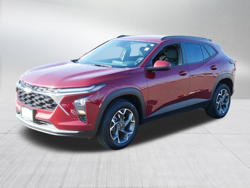 Used 2024 Chevrolet Trax LT w/ Driver Confidence Package image 3