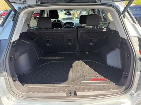 Used 2024 GMC Terrain SLE w/ Driver Convenience Package image 15